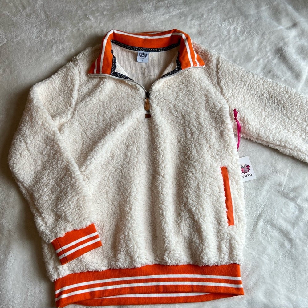 Fluffy quarter zip pull over, color white and orange, size small